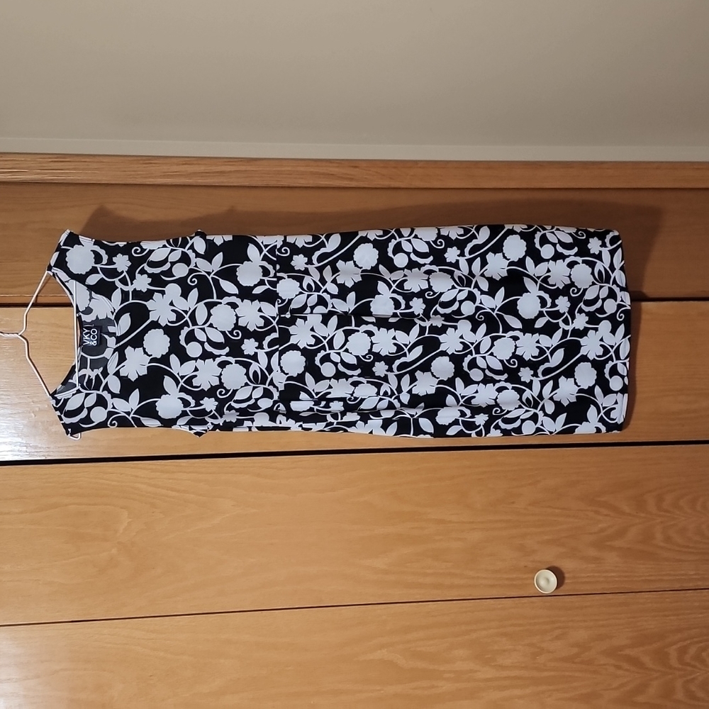 Black and white print sleeveless summer dress